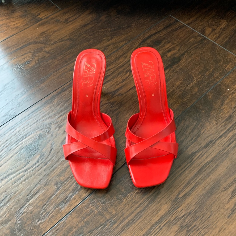 *SOLD* ZARA RED SQUARED TOE HEELS